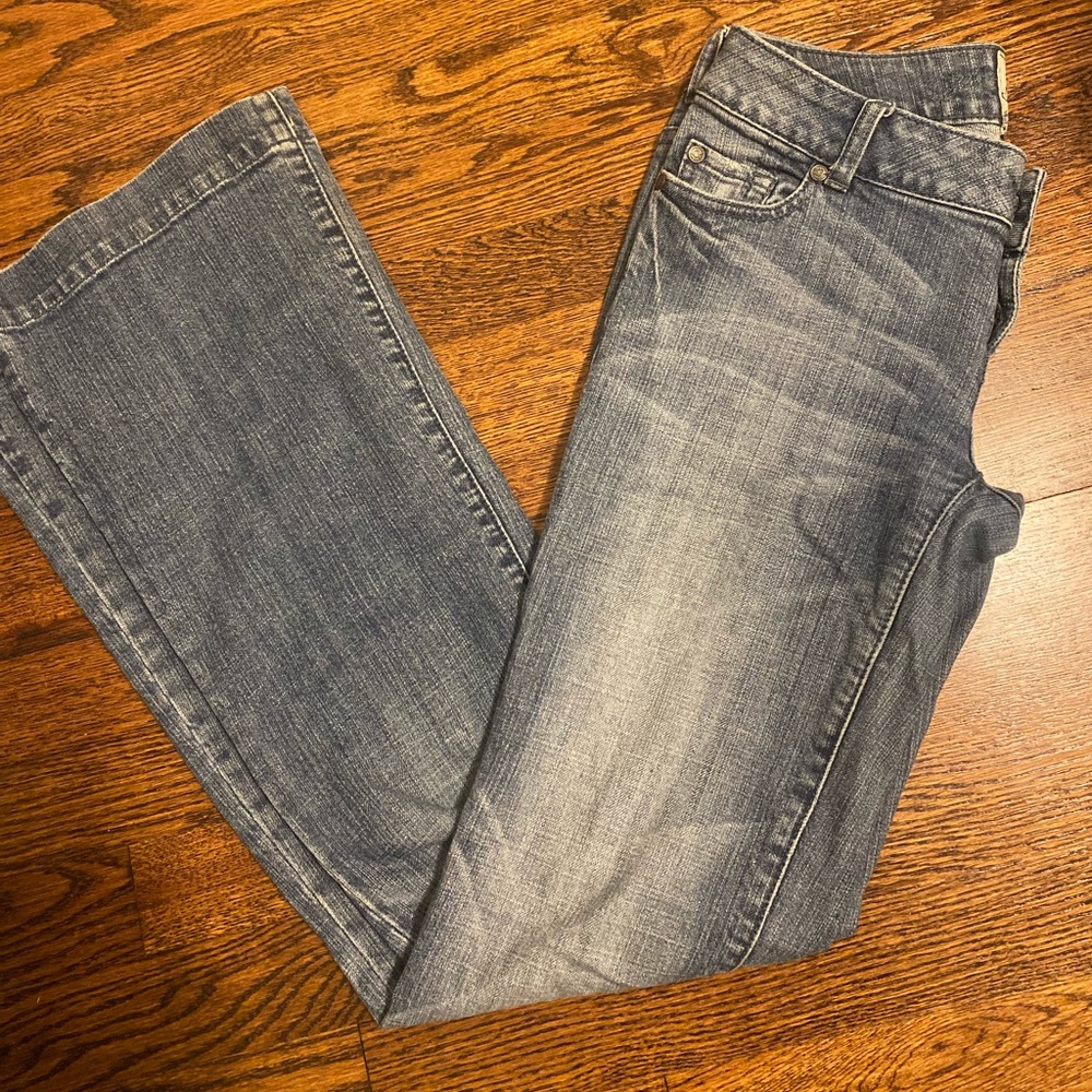 Women’s/juniors bell bottom jeans